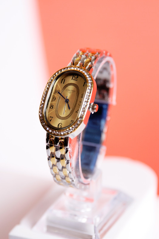 ساعة نسائية شكل جميل